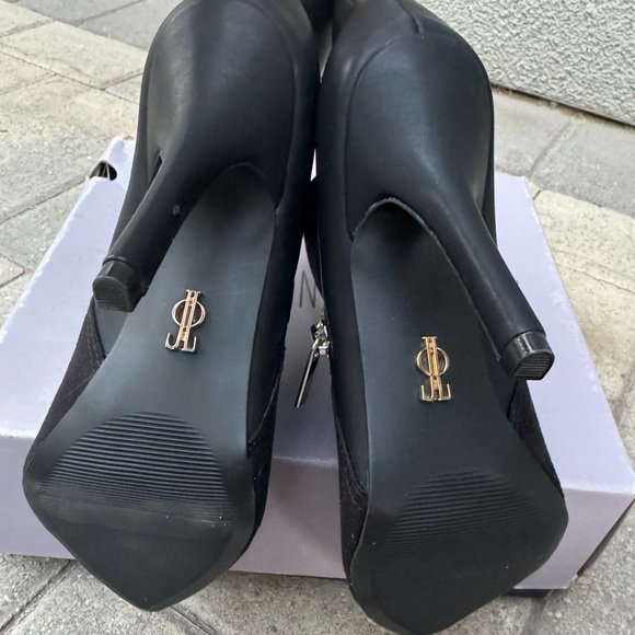 Jennifer Lopez heeled boots - Picture 5 of 6